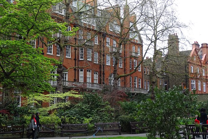 St James' & Mayfair - Private Tour of London's Royal & Aristocratic Villages - Mount Street Gardens: one of Mayfair’s quiet breaks