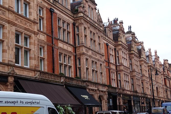St James' & Mayfair - Private Tour of London's Royal & Aristocratic Villages - Green Park: the transition from Mayfair’s glamour to royals’ territory