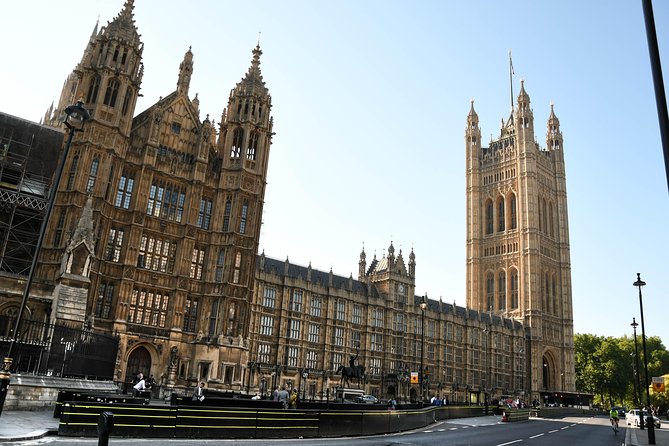 St Pauls Cathedral & See Over 30 Top London Sights Tour - Stop 1: Buckingham Palace and the Changing of the Guard