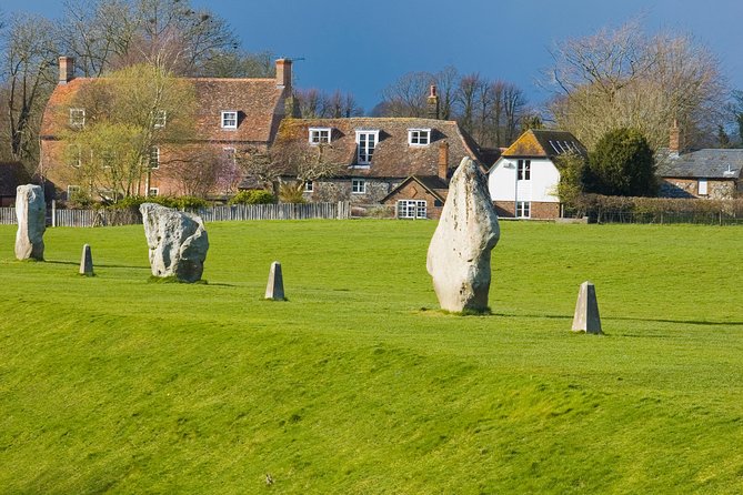 Stonehenge and The Stone Circles of Avebury Day Trip from London - Group size, timing, and comfort in a 10-hour prehistoric day