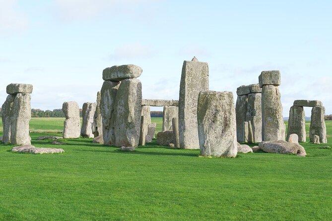 Stonehenge and Windsor Castle Tour from London With Entry Tickets - Guides and drivers: what makes the difference on a day like this