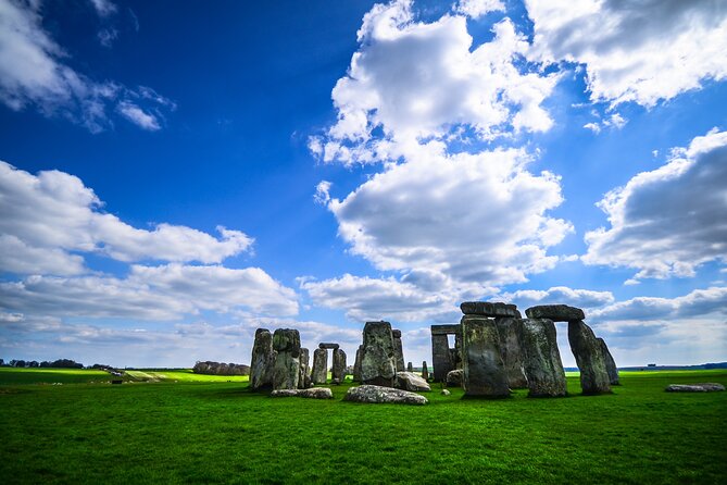 Stonehenge and Windsor from London - Windsor Castle option: where 900 years still feel occupied