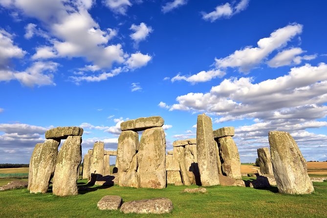 Stonehenge & Bath Private Car Tour from London - Stonehenge with time to look, not just pose