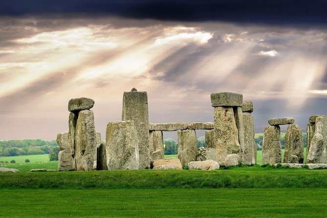 Stonehenge Half Day Tour with Entry and Extra Time - How the Audio Headset Works (and What You Gain From It)
