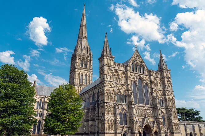 Stonehenge & Salisbury Cathedral: Private Day Trip from London - Pickup at 8:00 and the Black Taxi-Style Ride