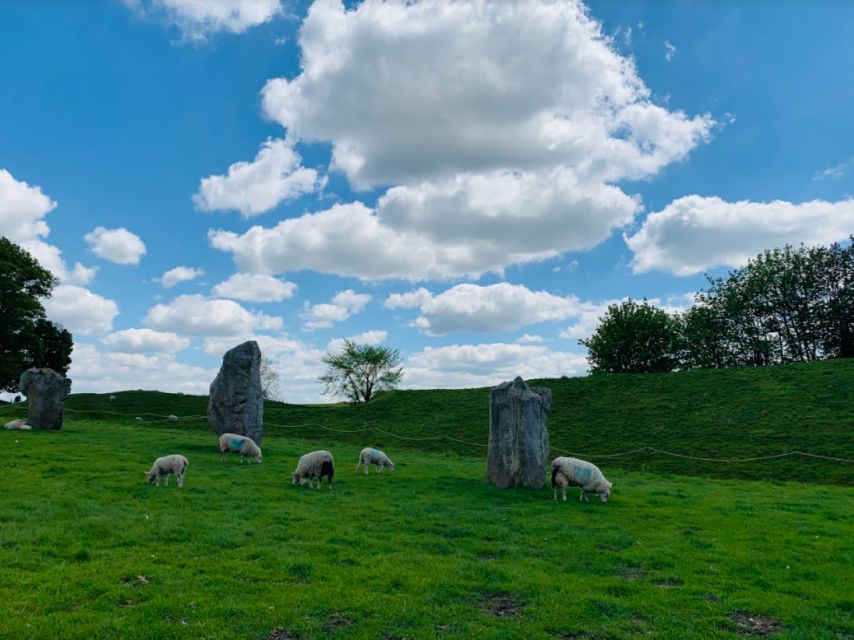 Stonehenge Special Access - Evening Tour from London - Avebury stone circle walk and Red Lion lunch break