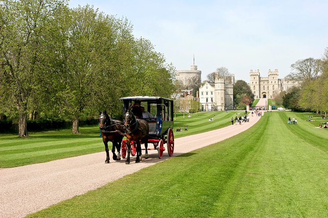 Stonehenge, Windsor Castle and Bath Full Day Guided Tour - Stonehenge entry and crowd reality: guaranteed access when you upgrade