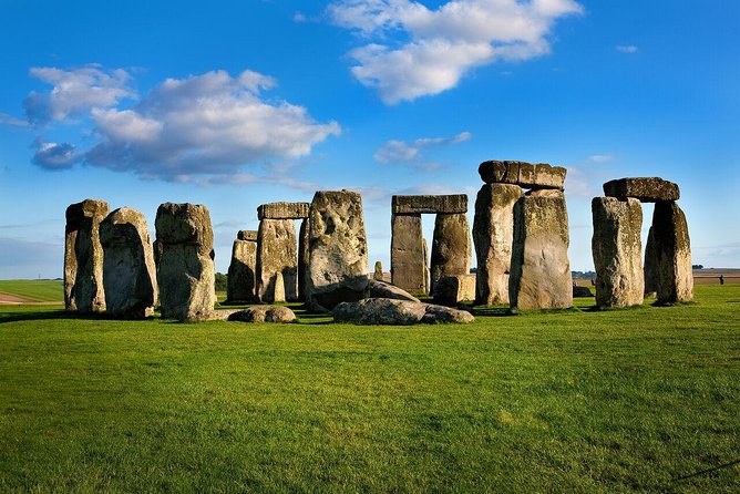 Stonehenge, Windsor Castle and Bath with Pub Lunch in Lacock - A long London day with three big-ticket stops