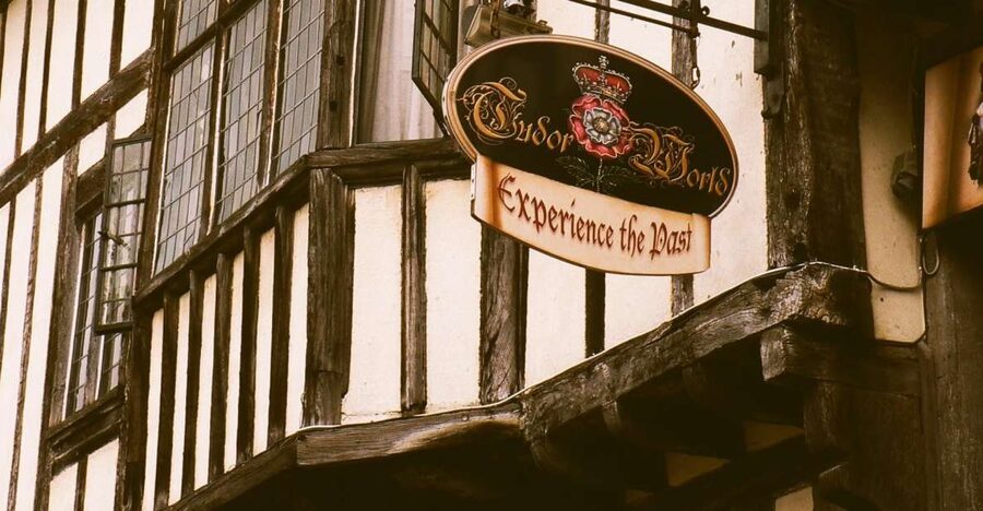 Stratford-upon-Avon: Lantern-Lit Ghost Tour at Tudor World - A lantern-lit Tudor house on Sheep Street
