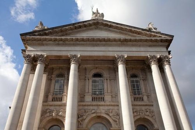 Tate Britain Official Discovery Tour - What you’ll see: from Turner and Hockney to optical illusions