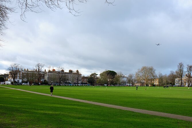 Ted Lasso and Richmond Walking Tours - Down to the Thames: photo ops with river air