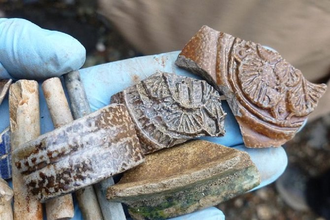 Thames Beachcombing - How Thames Mudlarking Works at Low Tide (And Why It Feels Different)