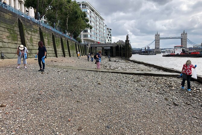 Thames Beachcombing - The 2-Hour Flow: Briefing, 1.5 Hours of Searching, Then Find-ID Time