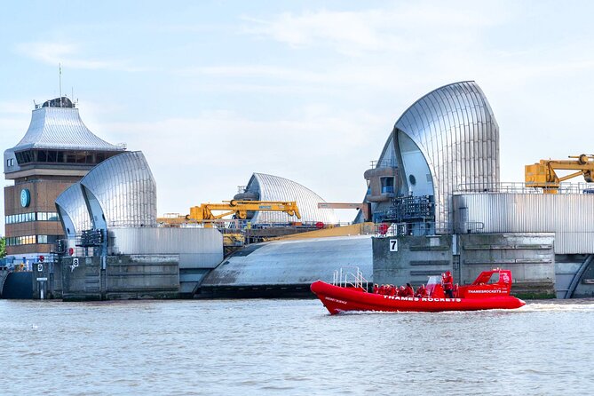 Thames High-Speed Zone Speedboat in London - Zoom East Toward Canary Wharf and Greenwich—Where the Thames Gets Busy