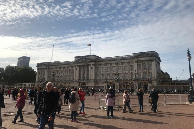 The 4 Hour Private Iconic London Taxi Sightseeing Tour - St James’s Palace and Buckingham Palace: royal facades you can actually frame