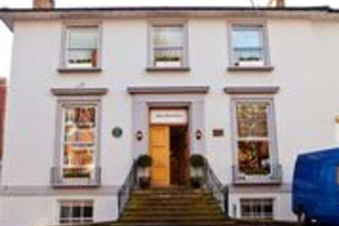 The Beatles Magical History Black Taxi Tour London - Stop 1: Abbey Road Studios—zebra crossing photos and studio stories