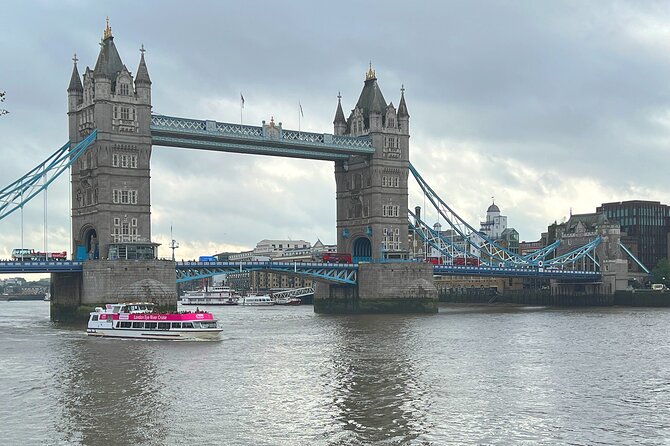 The City of London Food Tour with 10+ Tastings - Start at Trinity Square and get set for a question-friendly route