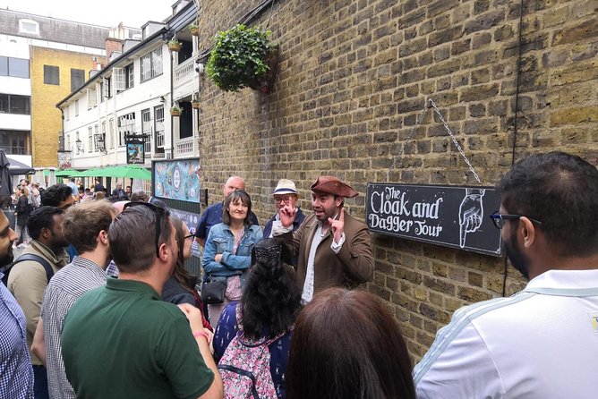 The Cloak and Dagger Tour in London - Southwark Cathedral and the mysteries around it