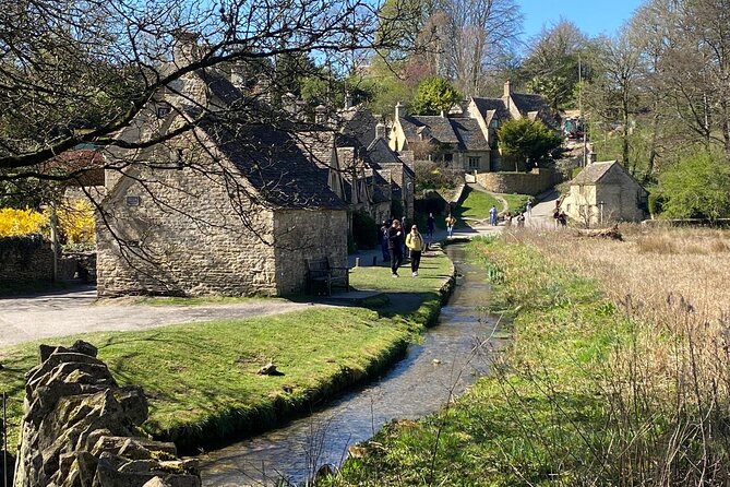 The Cotswolds Private Black Cab Tour with Hotel Pick up - Chipping Campden and Castle Combe: Arts-and-Crafts Town Energy and Chocolate-Box Quiet