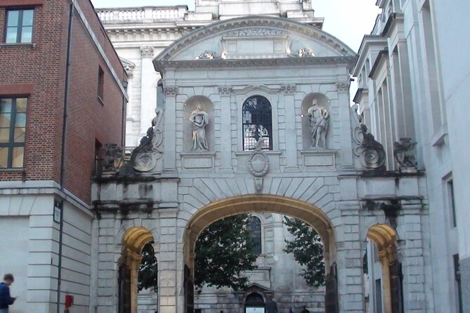 The Fading Light London Ghost Walk - Photography and the night-walk advantage