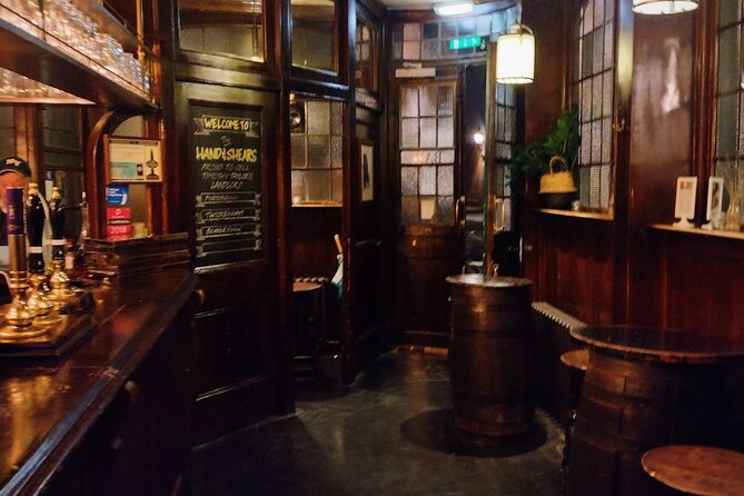The Haunted Pubs of Old London: Small Group Tour - Old Bailey vs Newgate lore: Black Dog stories and the Viaduct Tavern finale