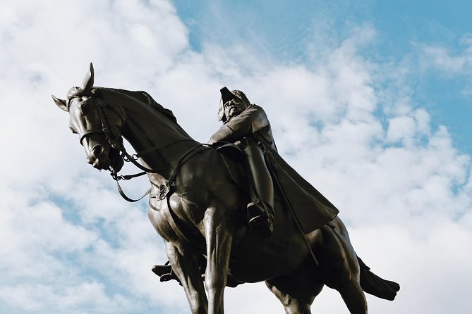The History of London City Center Exclusive Guided Walking Tour - Buckingham Palace area: the lead-in to royal London