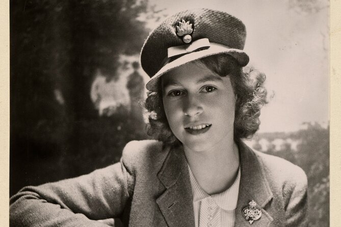 The Kings Gallery - Queen Elizabeth II: Her Life in Style - Entering the gallery smoothly: timing, lines, and small-group flow