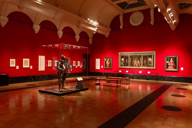The Kings Gallery - Queen Elizabeth II: Her Life in Style - Pairing it with Buckingham Palace sightseeing: make a tight, good day