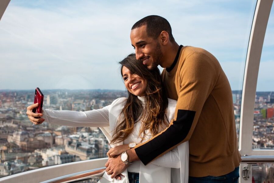The London Eye Champagne Experience - VIP desk at County Hall: the easiest way to start