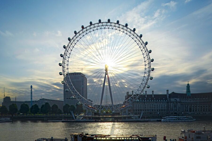 The London Eye Champagne Experience - Eye Lounge pre-boarding: champagne first, photos later