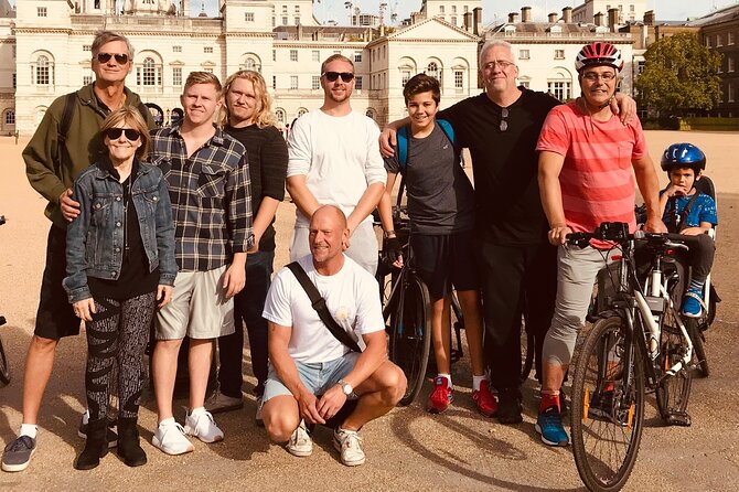 The London Landmarks. 3.5 hour Morning tour - St James’s Palace, Duke of Wellington Statue, and the Buckingham Palace moment