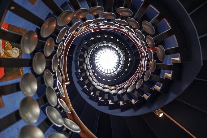 The Magic Circle Tour: The real life Wizards' School! - The helical staircase: the photo moment with real context