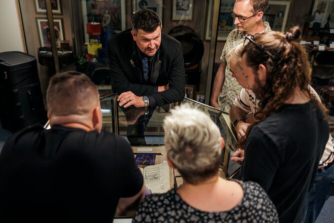The Magic Circle Tour: The real life Wizards' School! - Devant Room magic: the atmosphere and what to pay attention to