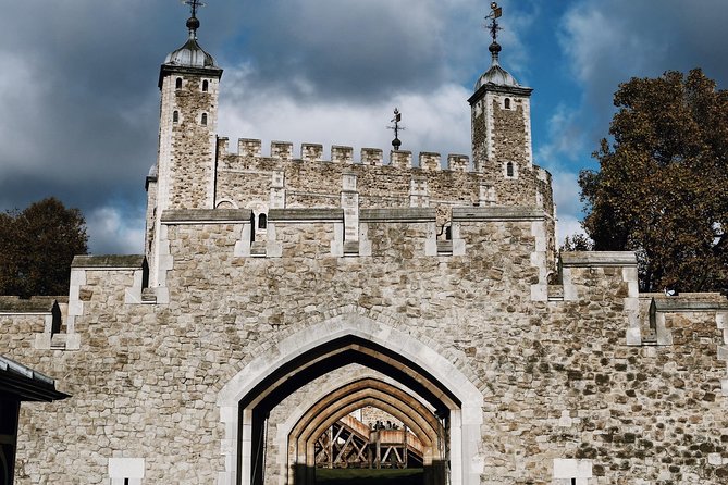 The Old City of London - Exclusive Guided Walking Tour - Thames banks, Tower Bridge, and Millennium Bridge: classic plus newer London