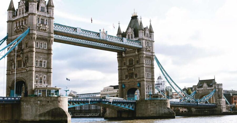 The Old City of London - Guided Walking Tour 12 guests 2,5h - Roman London’s wall to the medieval core: what this tour is really for