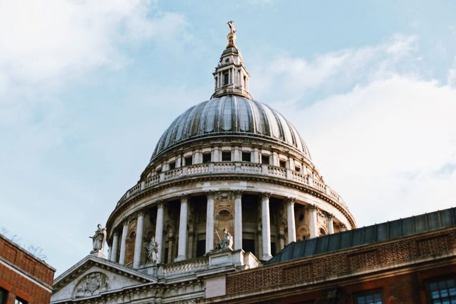 The Old City of London - Guided Walking Tour 12 guests 2,5h - Bank of England and the Monument to the Great Fire: history with a street address