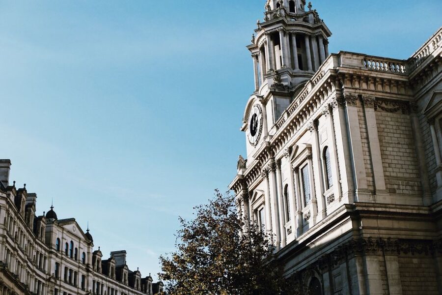 The Old City of London - Guided Walking Tour 12 guests 2,5h - Thames stroll and bridge comparison: Tower Bridge next to the Millennium Bridge
