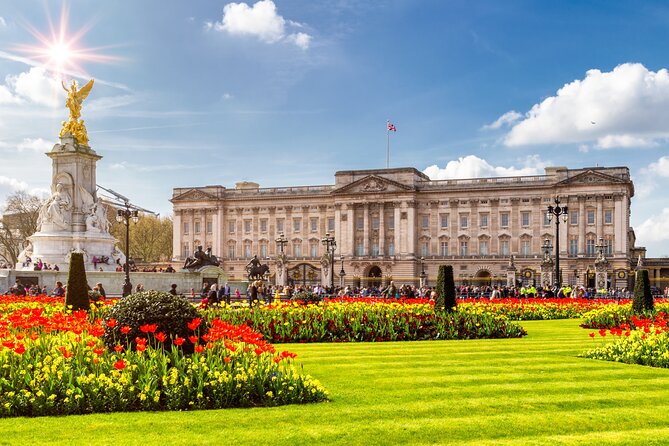 The Original Royal Changing of the Guard Experience - Royal Changing of the Guard, but with a walking route that makes sense