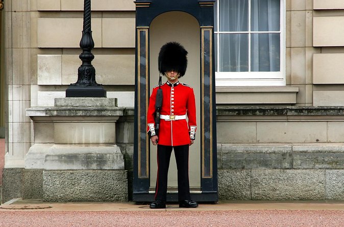 The Original Royal Changing of the Guard Experience - The ceremonial site for coronations, weddings, and state funerals