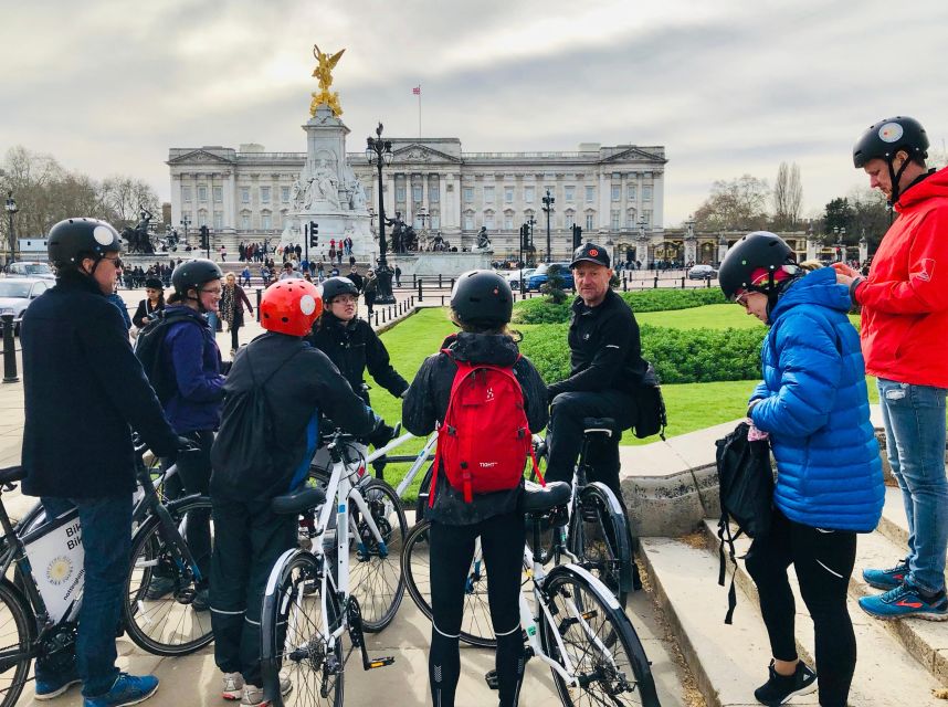 The Royal Express, 2.5 hour tour - How the tour feels in real life: guide style and group vibe
