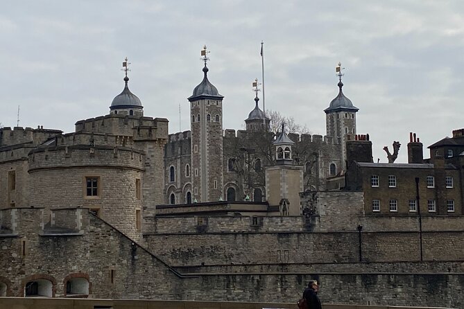 The Tower of London - Small Group Tour with a Local Expert - Crown Jewels access: seeing the headline attraction without wasting time