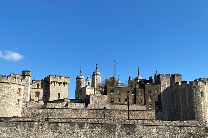 The Tower of London - Small Group Tour with a Local Expert - Beefeaters and their areas: seeing the Tower as a working place