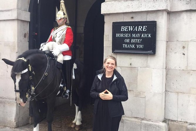 The Ultimate 6-hour Private Tour of London in an Iconic Black Cab - Buckingham Palace area views, Piccadilly, and Mayfair streets by taxi