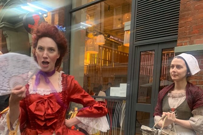 Theatrical Walking Tour with Harlots, Strumpets and Tarts - Gin at the finish: a thematic send-off you won’t forget