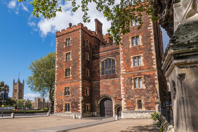 Thomas Cromwell’s Wolf Hall Tudor London Walking Tour - Starting and finishing at Traitors’ Gate: a sharp start, a sharper payoff