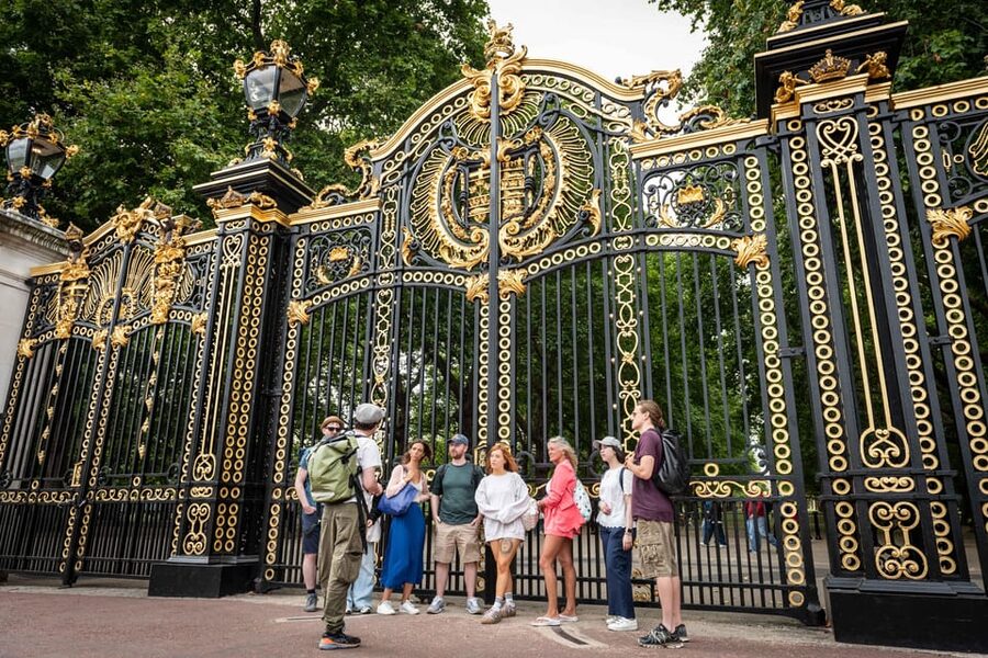 Top London Sights Tour - Christmas Day Special! - Guides Make or Break This Tour: Aria, Tanya, Jay, and Tania