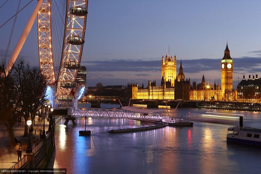 Tour of London and Christmas Day Lunch Cruise - Time Buffers, Waiting Around, and the Reality of Holiday Boarding