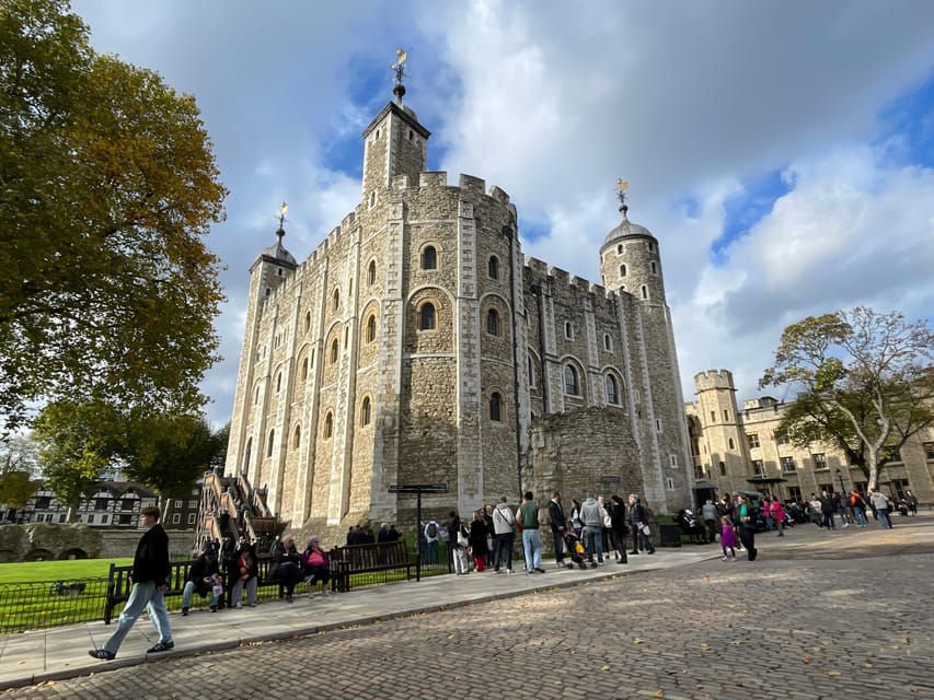 Tower of London: After-Hours Tour with Ceremony of the Keys - Traitor’s Gate and the Tower’s first surprises: palace and menagerie