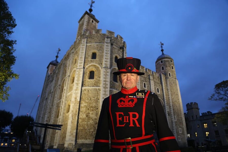 Tower of London: After-Hours Tour with Ceremony of the Keys - Meeting at the Tower of London Shop: quick start, good rhythm