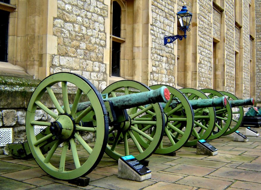 Tower of London and Tower Bridge Private Tour - Entering the Tower of London: how your guide makes the first 30 minutes work